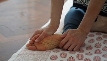 thai-massage-grounding-feet-compression-static